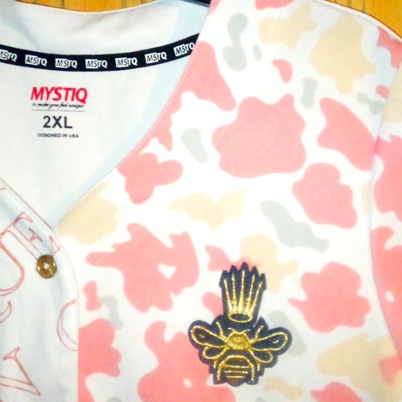 "QUEEN 👑 BEE 🐝" 2 SiDeD design w/ 5 button up short sleeve shirt *@ SIZE: 2XL - Picture 3 of 6